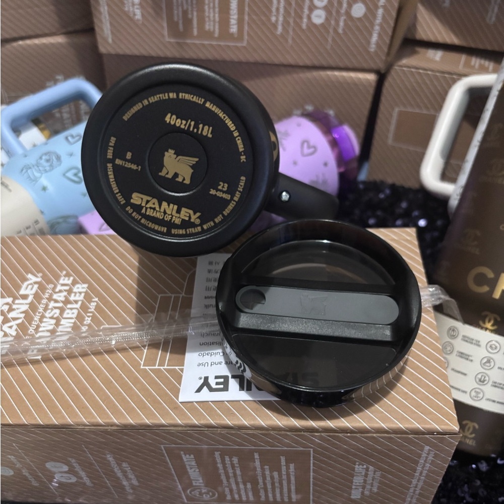 Perfect  gift for him🎁Tumbler black and gold - Picture 3 of 4